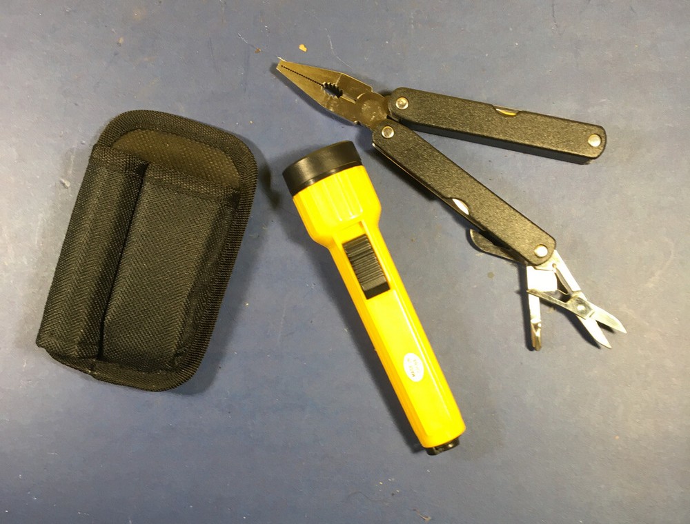 *NOS* MULTI TOOL/PLASTIC FLASHLIGHT COMBO-W/NYLON CASE-FREE SHIPPING*