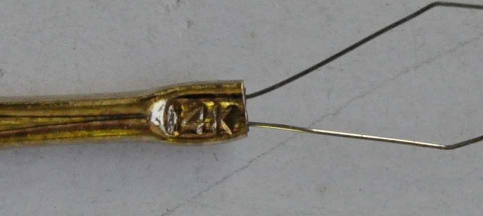 14k SOLID GOLD Sewing needle and threader
