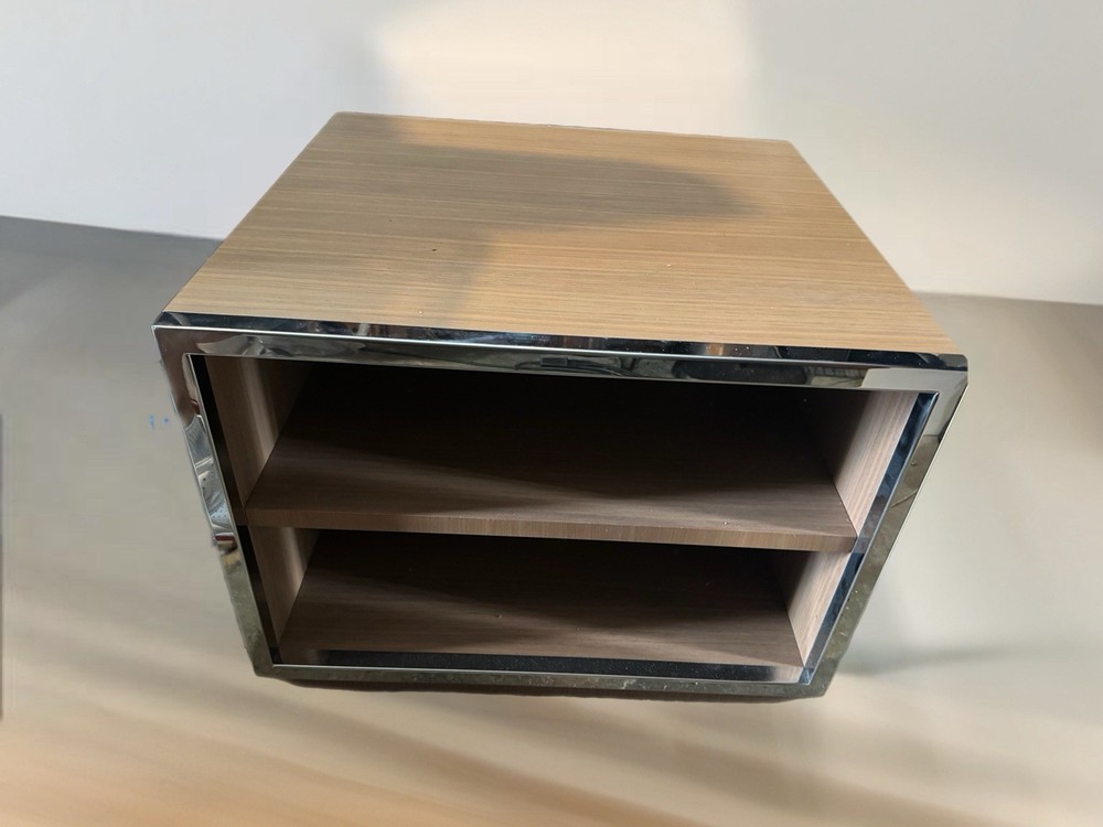 Minimalist side table,consistent with Minotti’s design likely the Hamilton