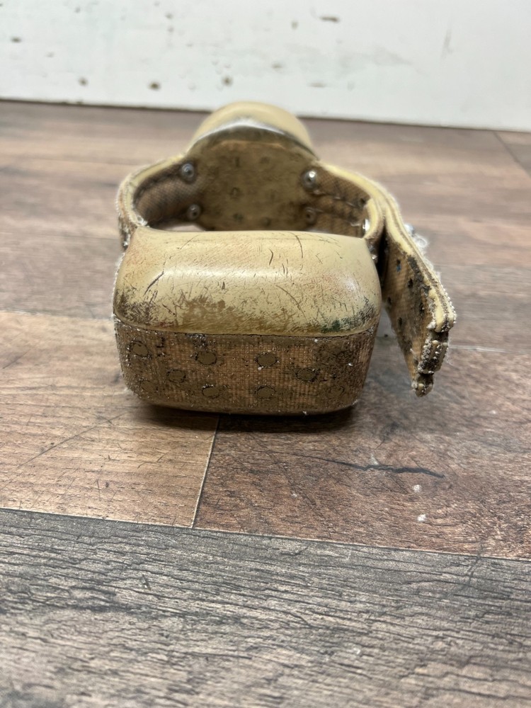 Wildlife tracking collar