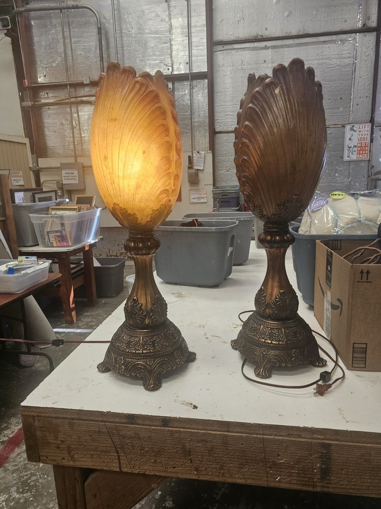 Claim Shell Bintage Lamp