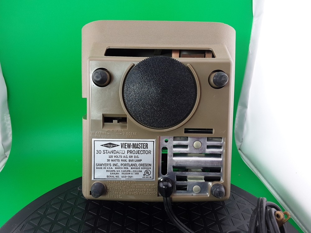 VIEW-MASTER Projector w/3 Complete Packs -Popeye, Peanuts, Daniel Boone Working