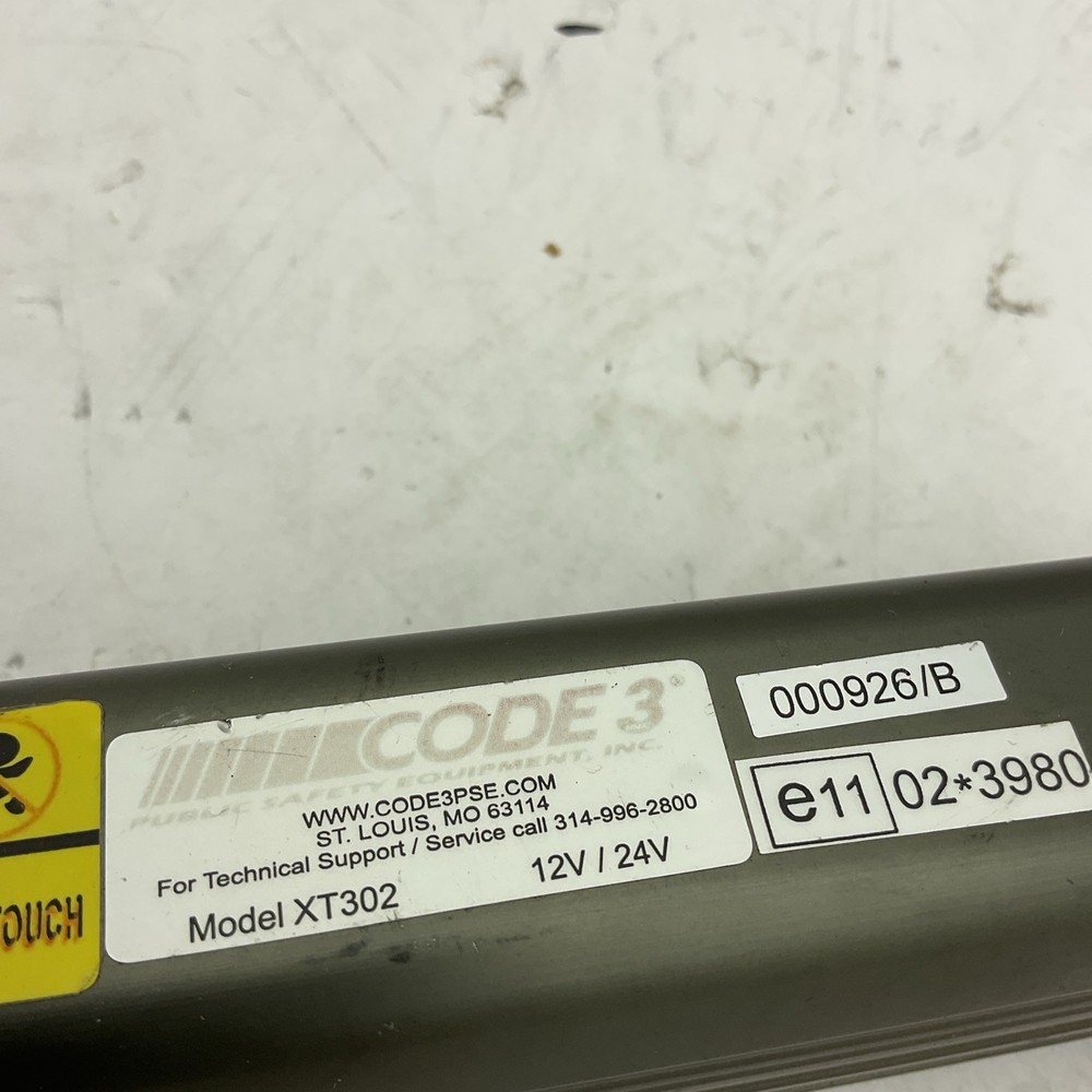 CODE 3 XT302 TWO LIGHTHEAD UNIT 12/24V AMBER/AMBER LEDS - XT302AA Tested 👍👍