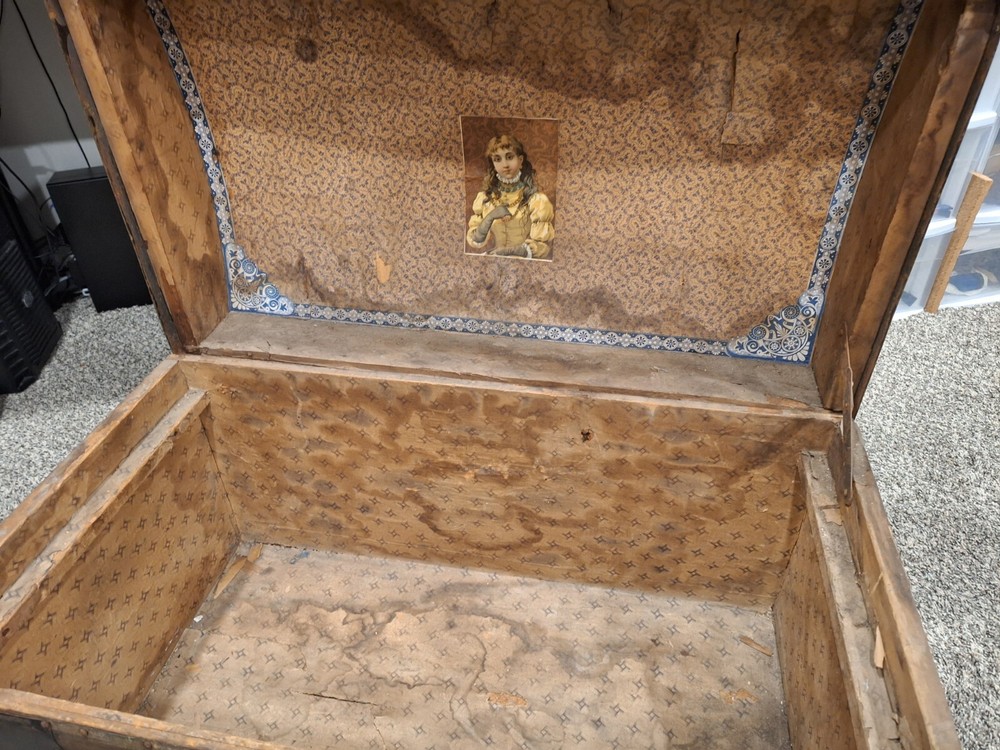 Antique steamer trunk round top