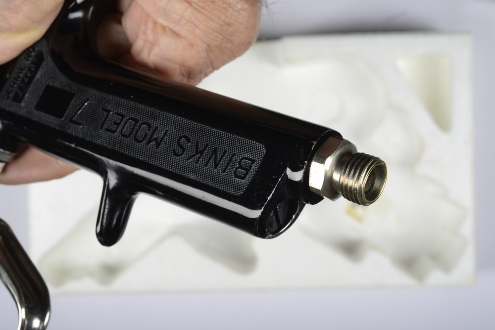 BINKS MODEL 7 spray gun. Excellent condition.