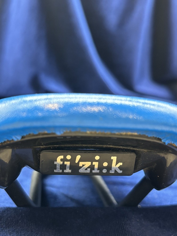 Physics Tundra M7 bicycle saddle