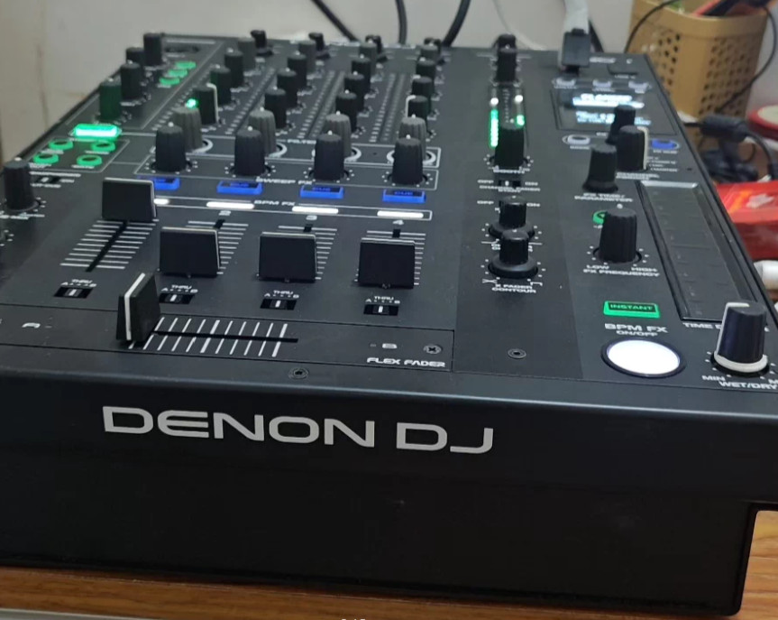 1pcs DENON X1800 Mixing Console