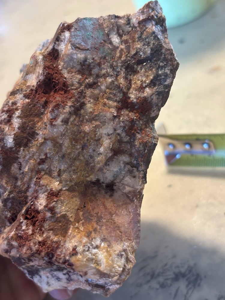 highly mineralized gold ore on quartz