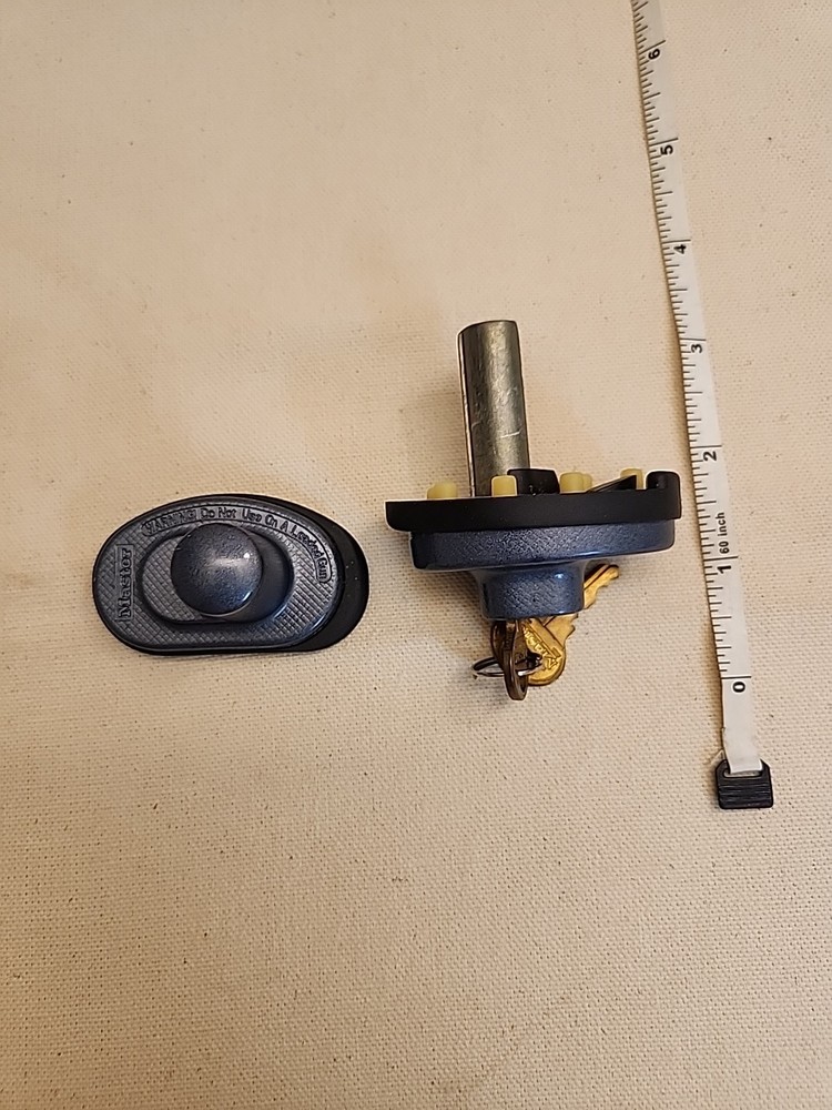 Master Lock 90 Gun Lock Trigger Lock with 2 keys blue