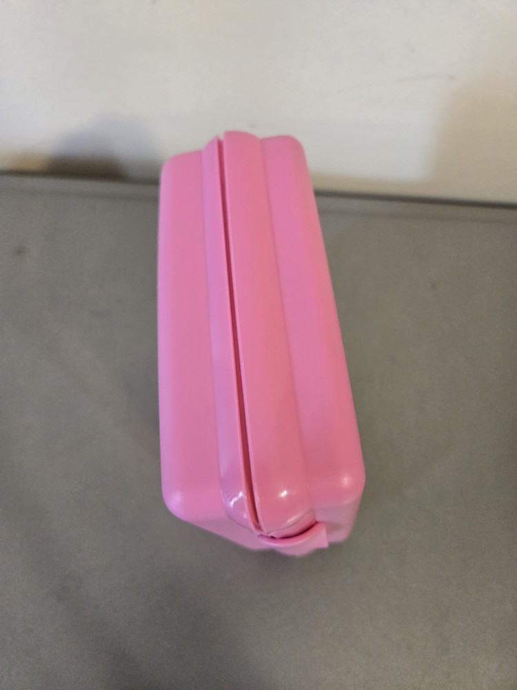 Tupperware Sanrio Hello Kitty Sandwich Keeper