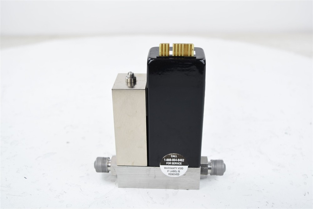 Unit UFC-1100 Mass Flow Controller 300cc