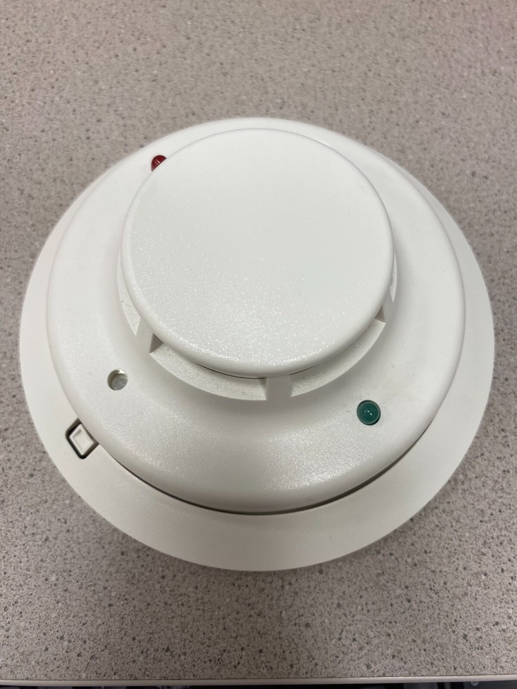 SYSTEM SENSOR SMOKE DETECTOR