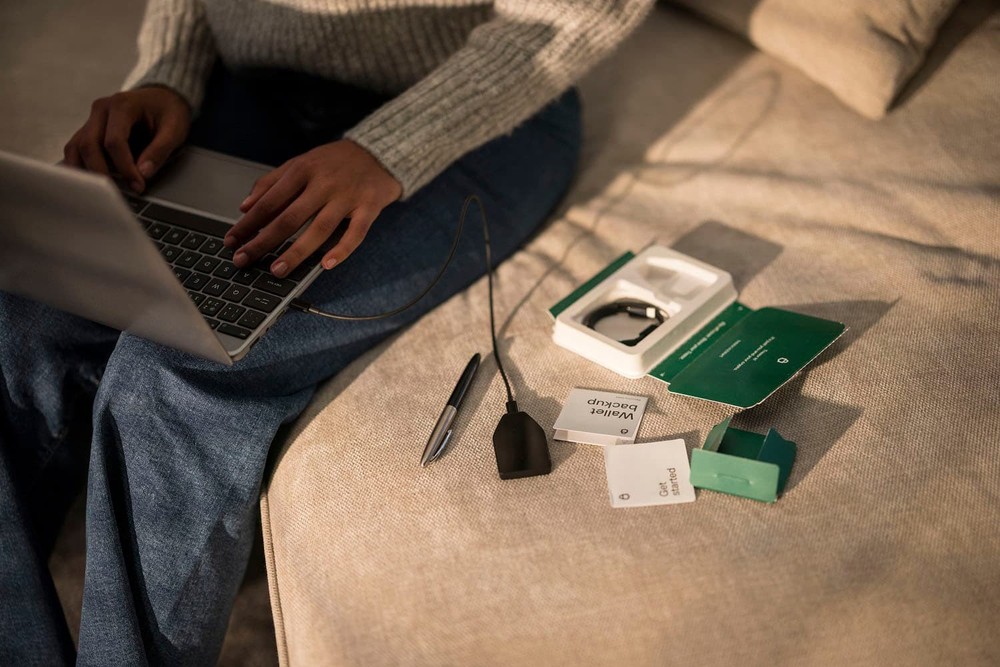 Trezor - Safe 5 - Passphrase & Secure Element Crypto Hardware Wallet with Tou...