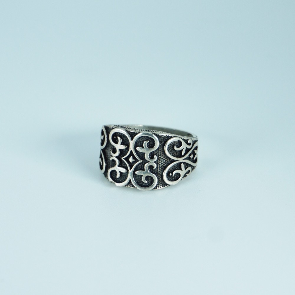 Handcrafted 925 Sterling Silver Ring with Ornate Pattern size 8.5