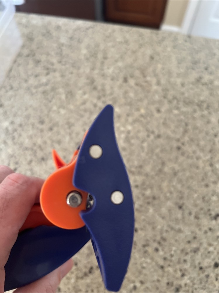 Fiskars Paper Crimper Tool 6.5in, wide roller 🔥🔥 Crafts Scrapbooking Tool