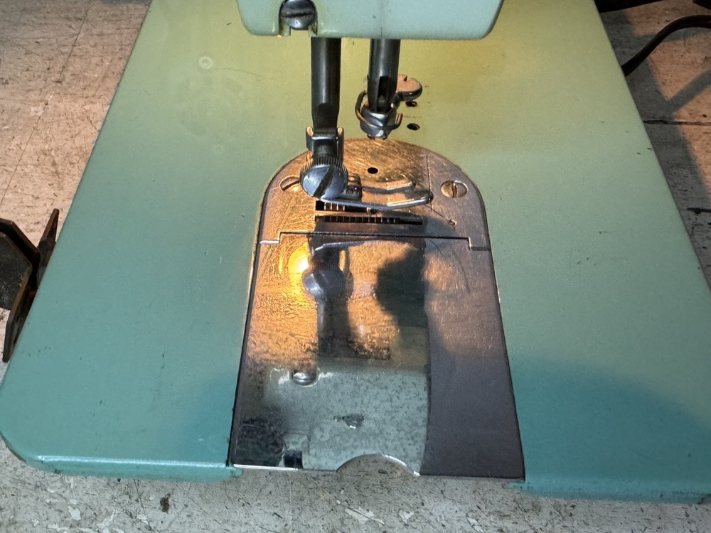 Vintage White Zig Zag Stitcher Sewing Machine Model 1315 Turquoise Works