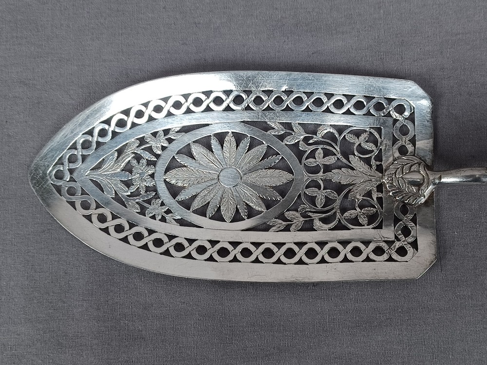 19th Century Austrian Floral Openwork 13 Loth Silver Ebonized Wood Fish Slice