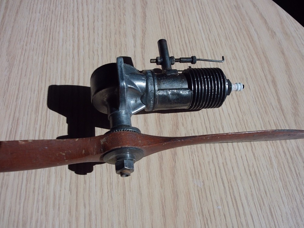 Brown Junior Motor Model Engine Airplane W/ Propeller Compression