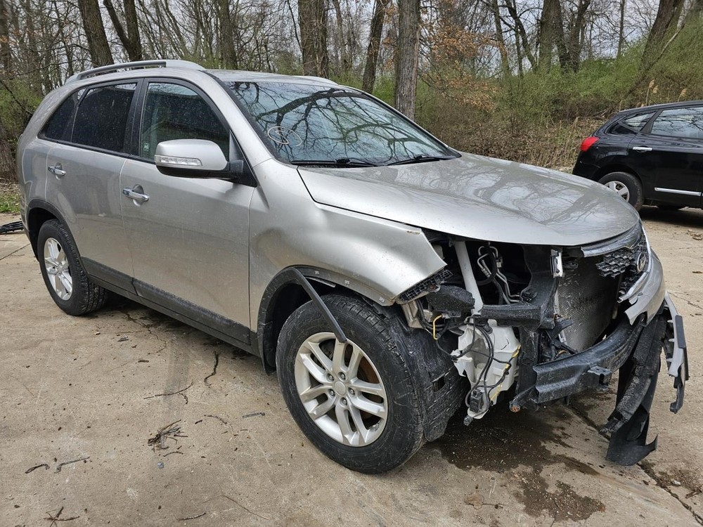 SORENTO 2015 Headrest 2450006