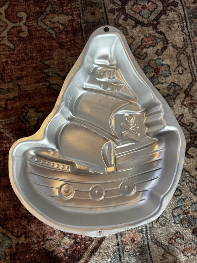 WILTON PIRATE SHIP CAKE PAN