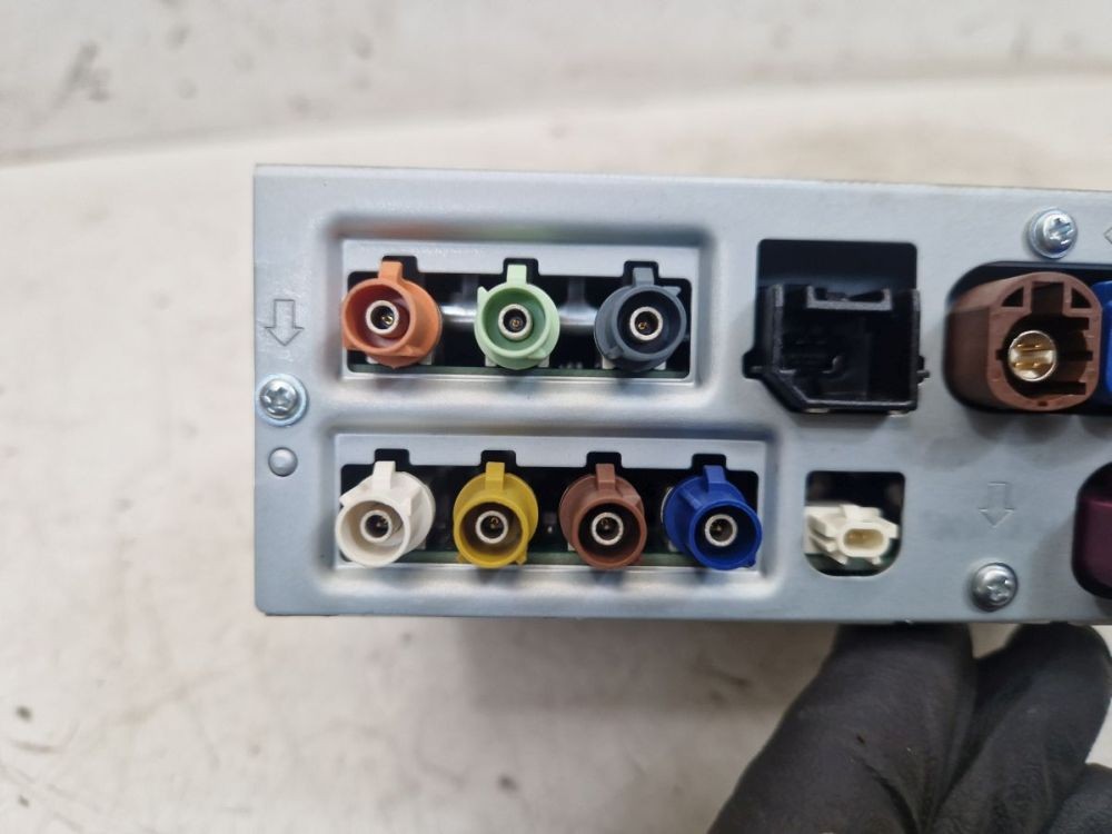 Combined Radio/Navigation System *CODE Not Present! Suitable for Renault