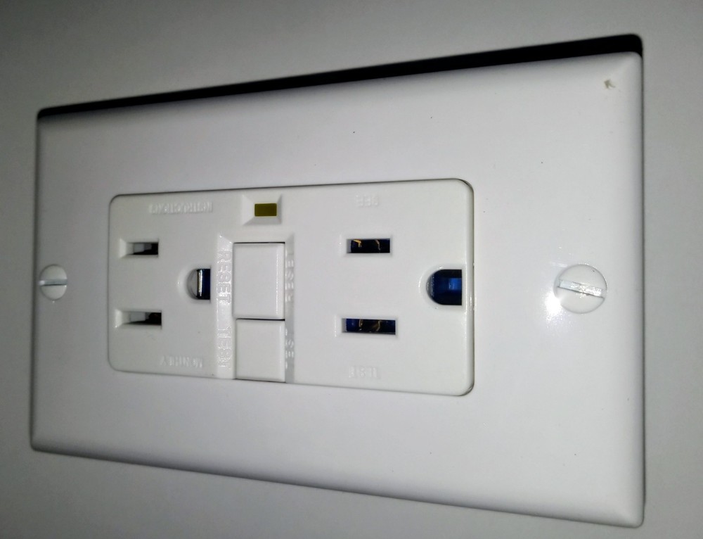 Cooper GFCI XGF15W-SP White - NOS