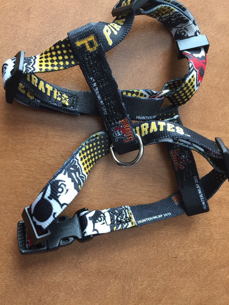 Hunter MFG 5/8-Inch MLB Pittsburgh Pirates Adjustable Harness PLUS Multipet Toy