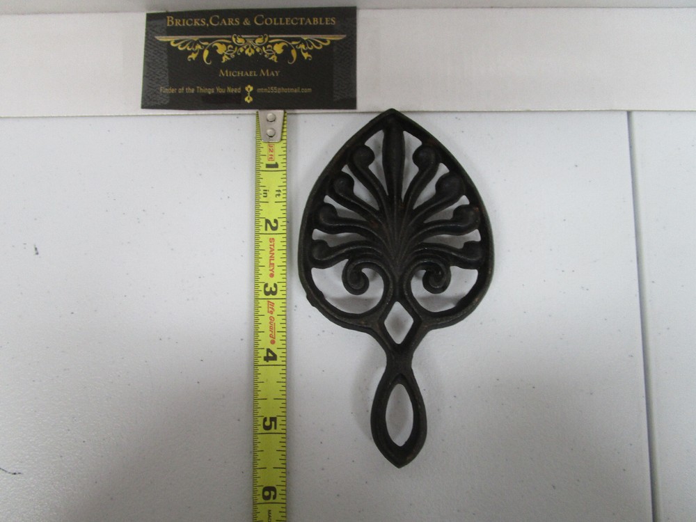 VINTAGE WILTON CAST IRON TRIVET SMALL HEART TREE