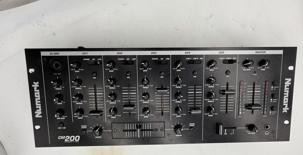 ✨✨Numark CM200 - 5 Channel DJ Mixer✨✨