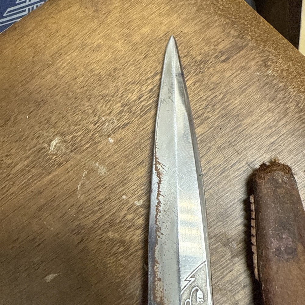 A GERMAN SOLINGEN DAGGER WITH ENGRAVED BLADE