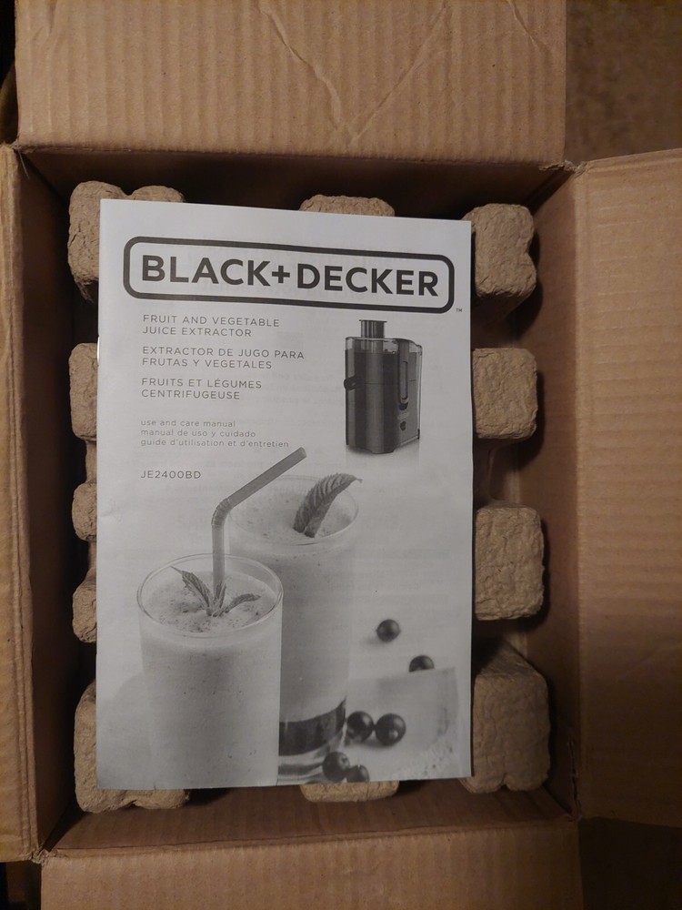 Black & Decker - JE2400BD: Fruit & Vegetable Juice Extractor, 400 Watts - NIB