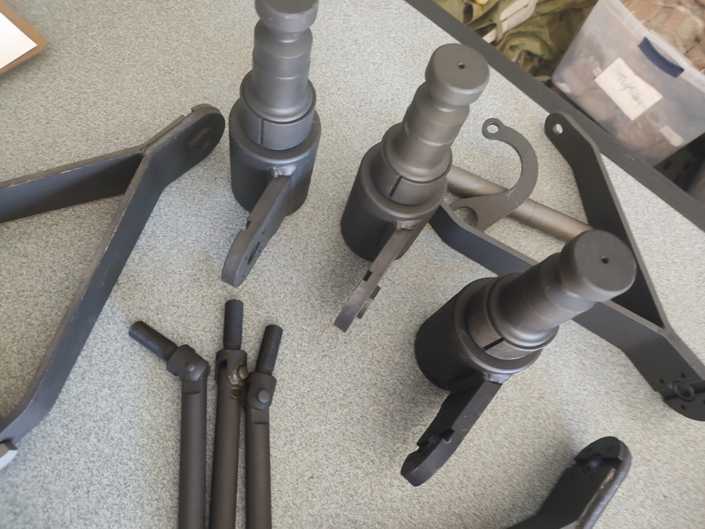 A Frame Universal Pintel Adapter black refurbished Missing Teeth