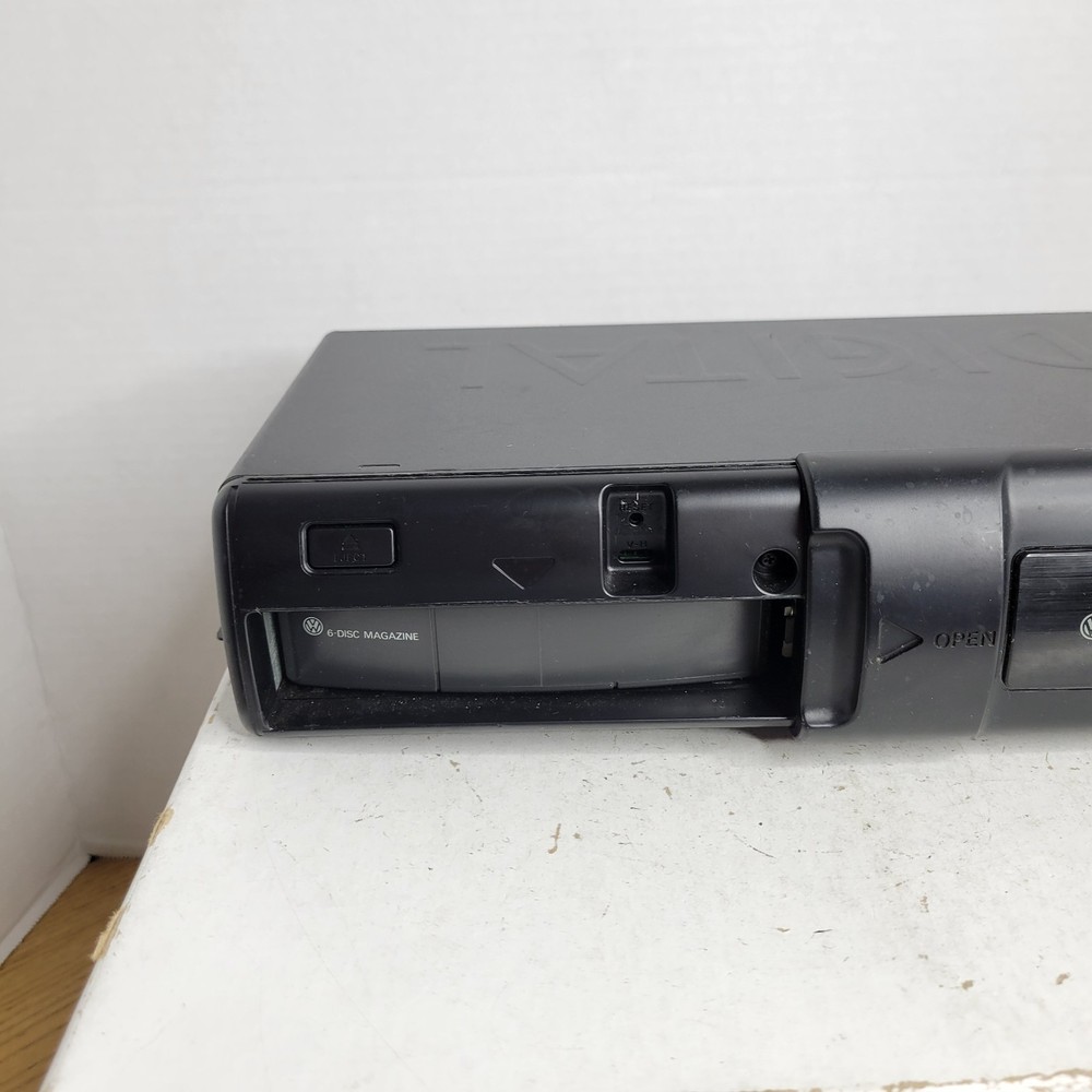 VW 6 Disc CD changer Model 1HO 035 111 Black Used