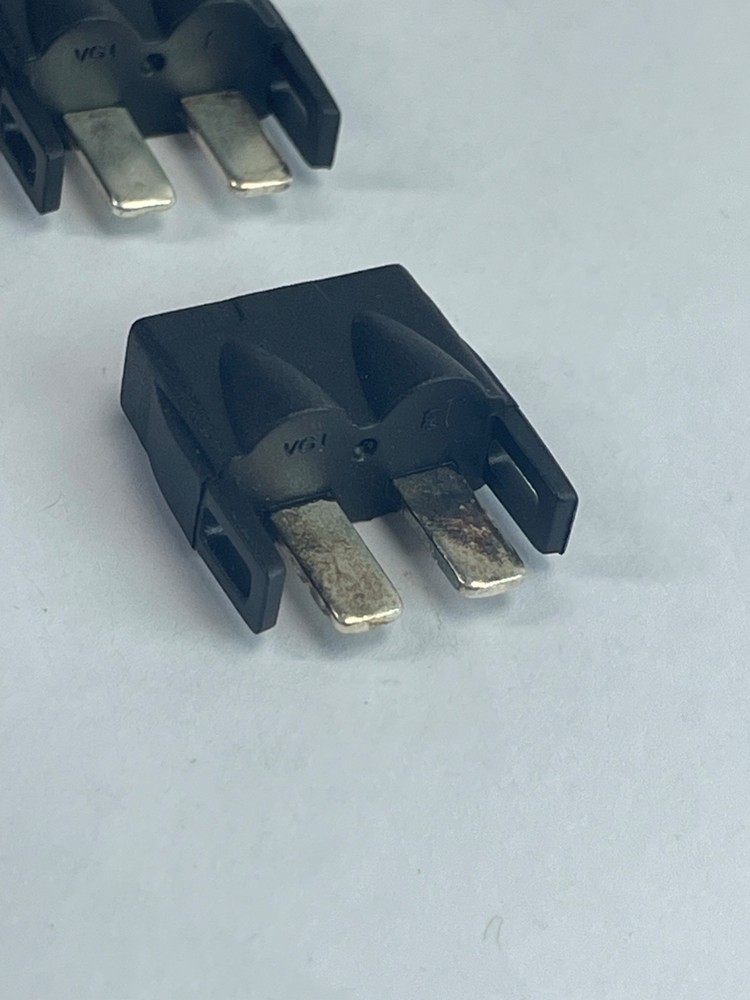 Lot 12 Venom Power Universal Plug System