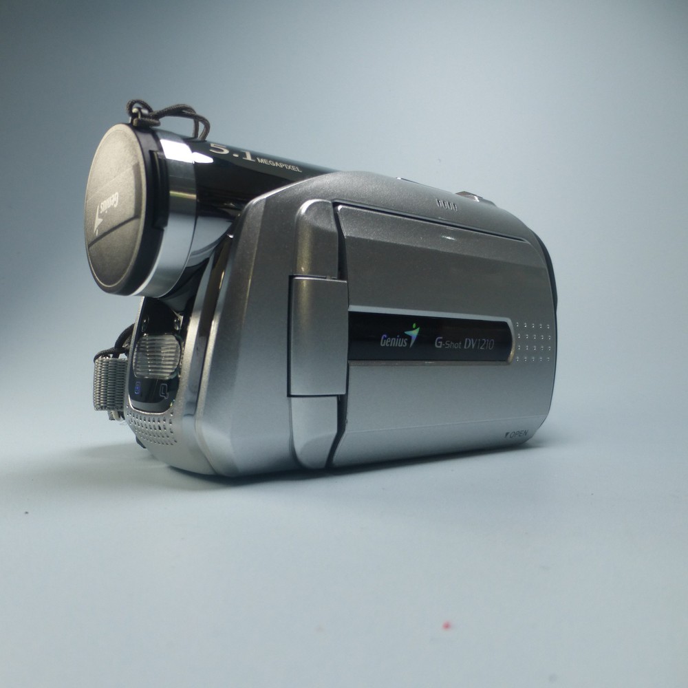 Genius G-Shot DV1210 Handheld Compact Digital Video Recorder Silver Tested