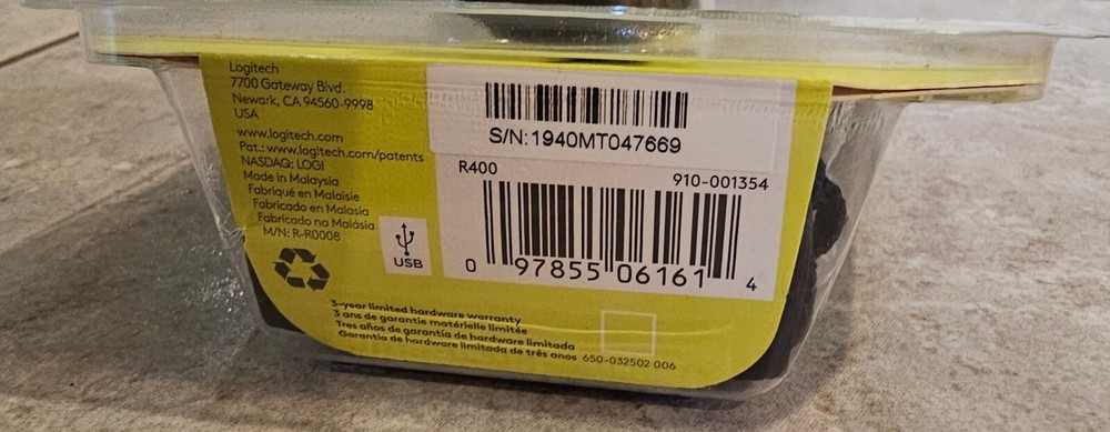 Logitech R400 Laser Presentation Remote - Black (910-001354)