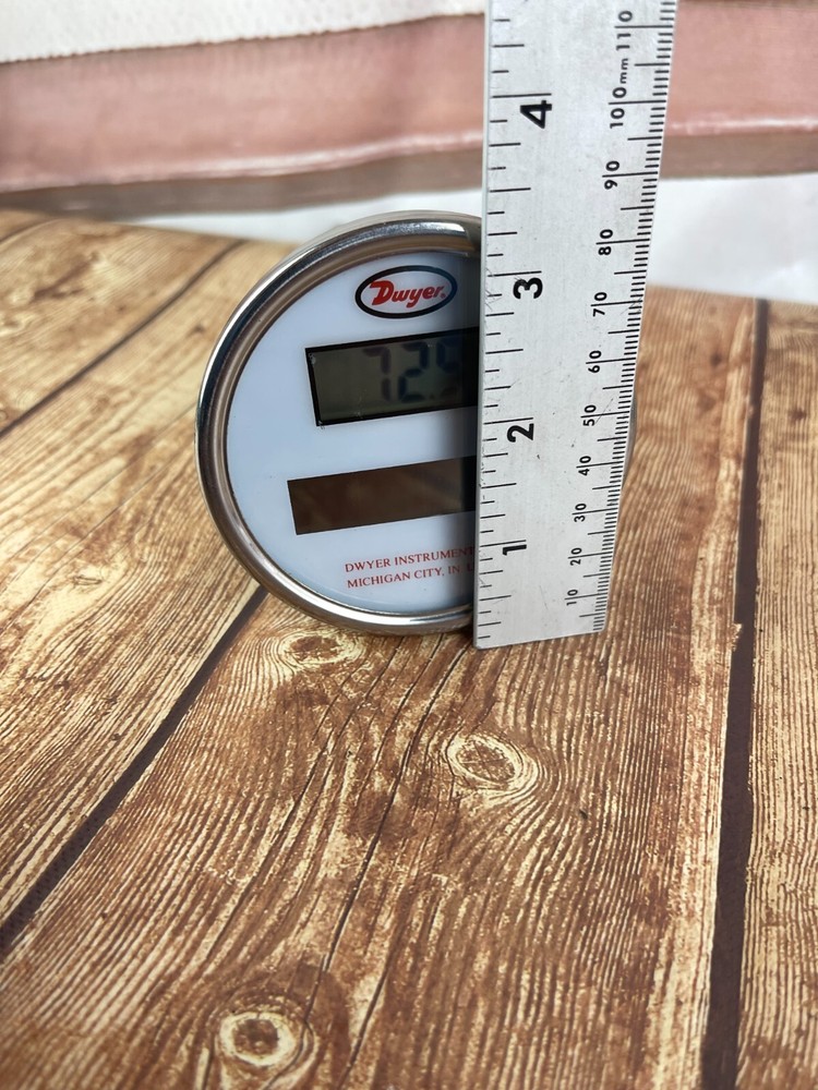 DWYER DBTA3601 Digital Thermometer Solar