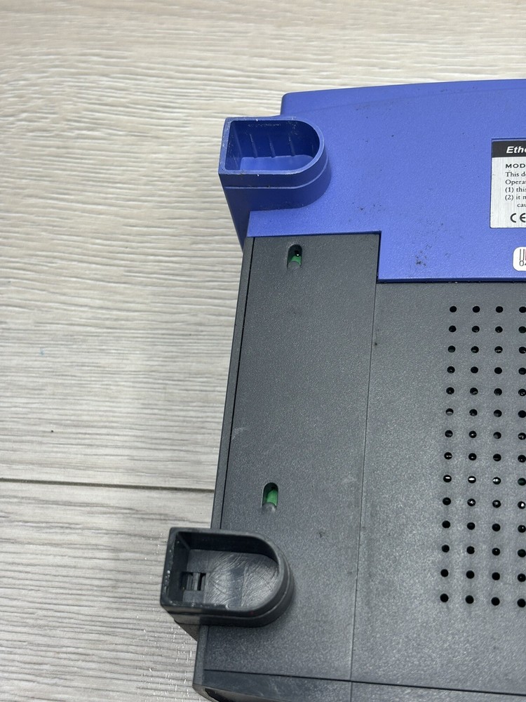 LINKSYS EFAH16W EtherFast 10/100 16-Port Workgroup Hub