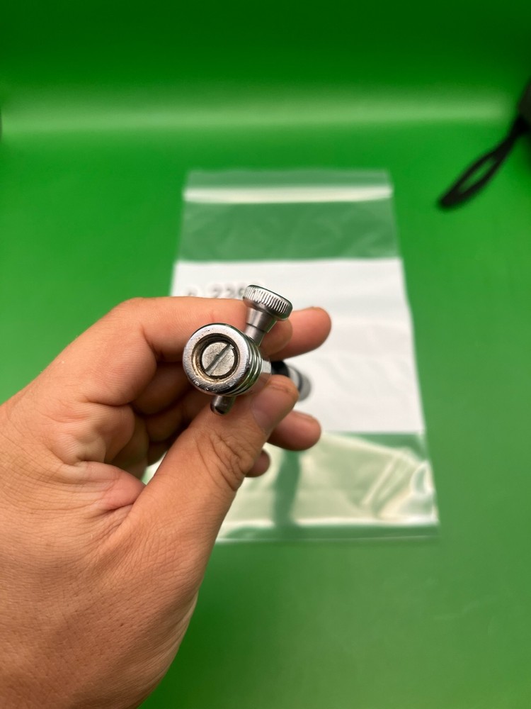 Autococker Bolt