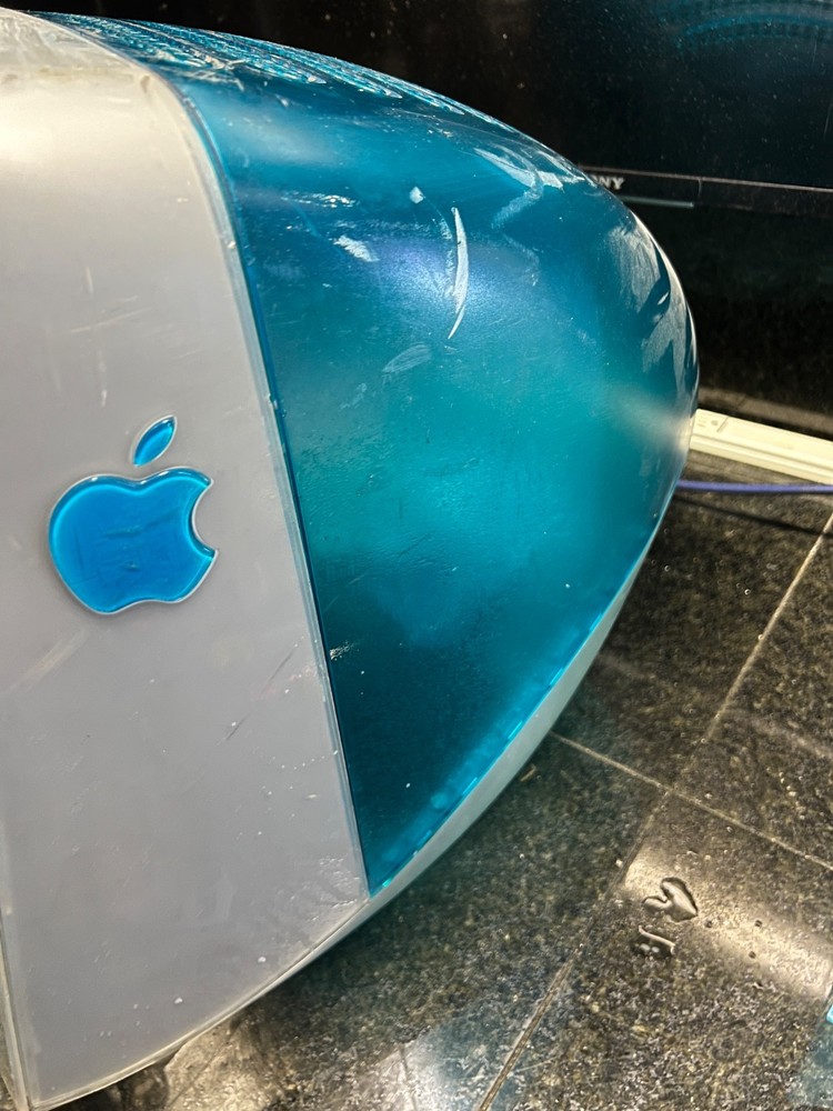 Apple M6496 Studio Display 17”-case or cathouse