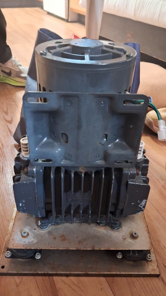 Ulvac DAT-100S Single Stage Diaphragm Vacuum Pump *used working*