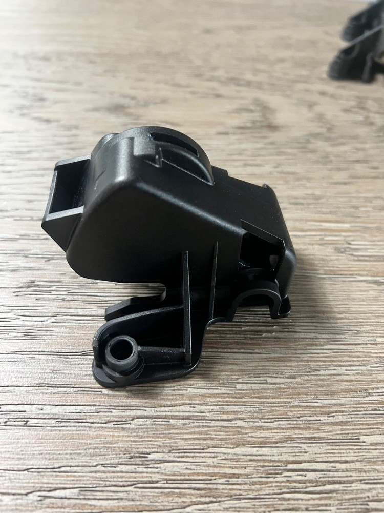 YAKIMA Replacement Inside Latch Assembly CBX 18 Lower Latch - Need Riveted