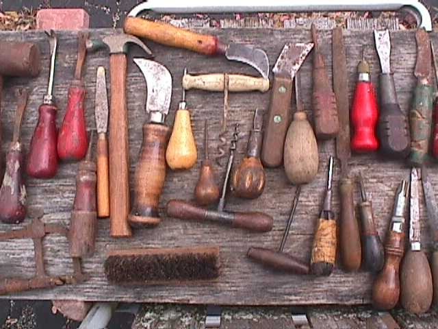 VINTAGE WOOD HANDLE TOOL LOT
