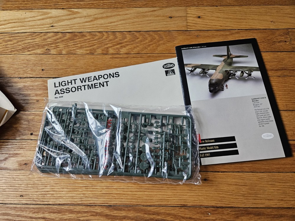 TESTORS 1/35 SCALE LIGHT WEAPONS ASSORTMENT World War 2