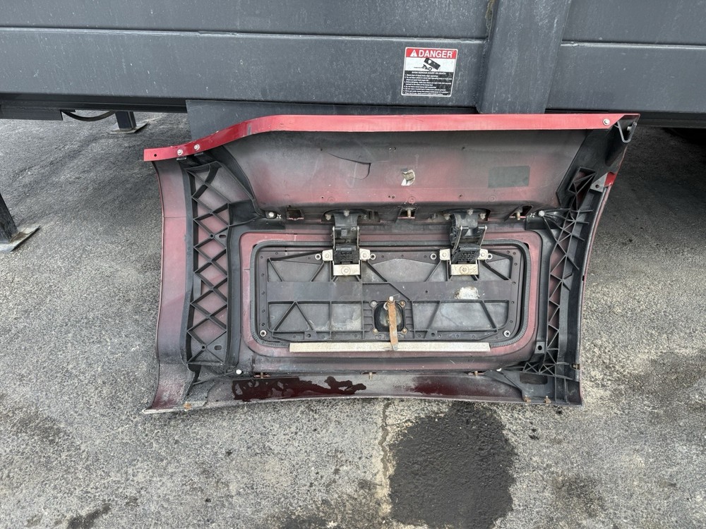 2020 PETERBILT 579 LEFT/ DRIVER SIDE CAB STEP FAIRING A33-1163