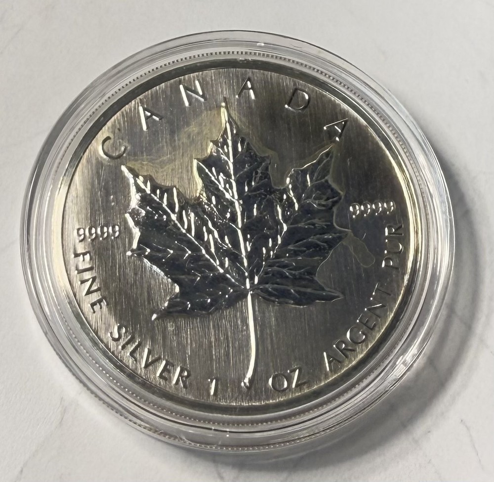 2004 Canada $5 Maple Leaf - CNM04UR0