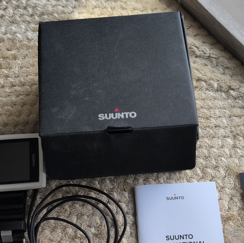 Suunto EON Core Dive Computer with Accessories and Original Box - WHITE