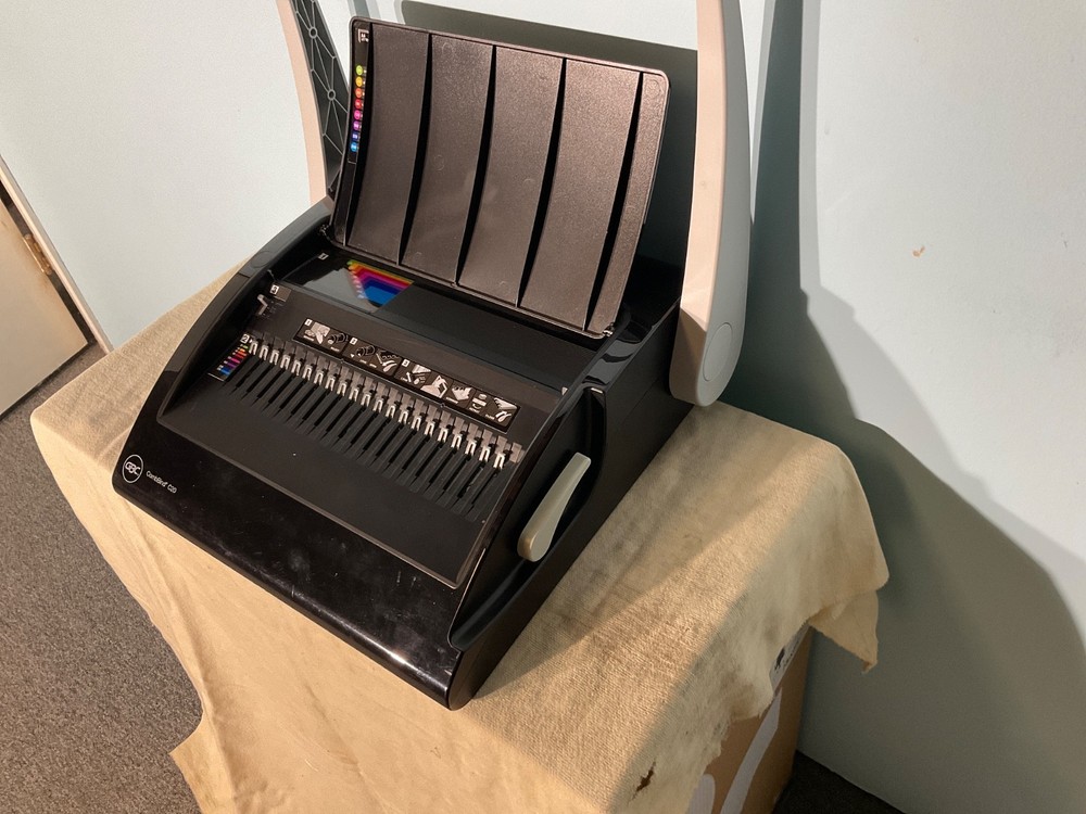 Swingline GBC CombBind C20 Binding Machine - 30 Sheet Capacity