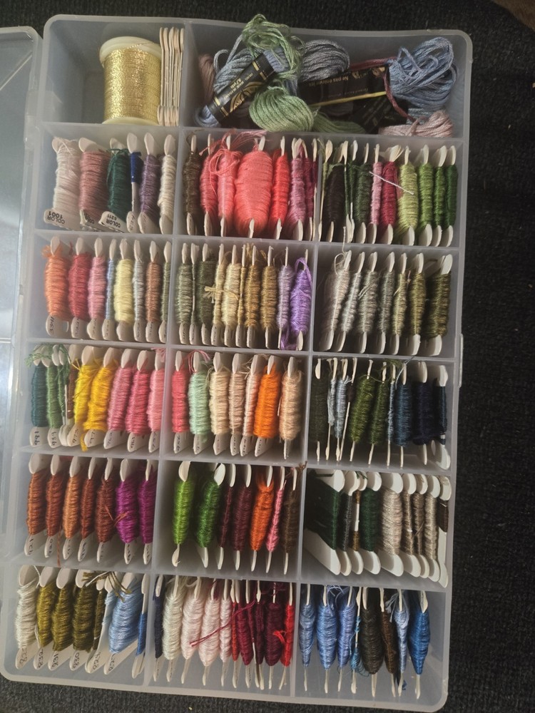 126 Plus Embroidery Thread w/Storage Box