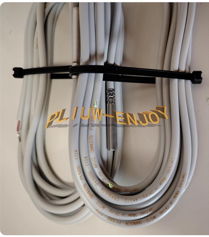 1PCS New Danfoss temperature sensor AKS12 084N0039